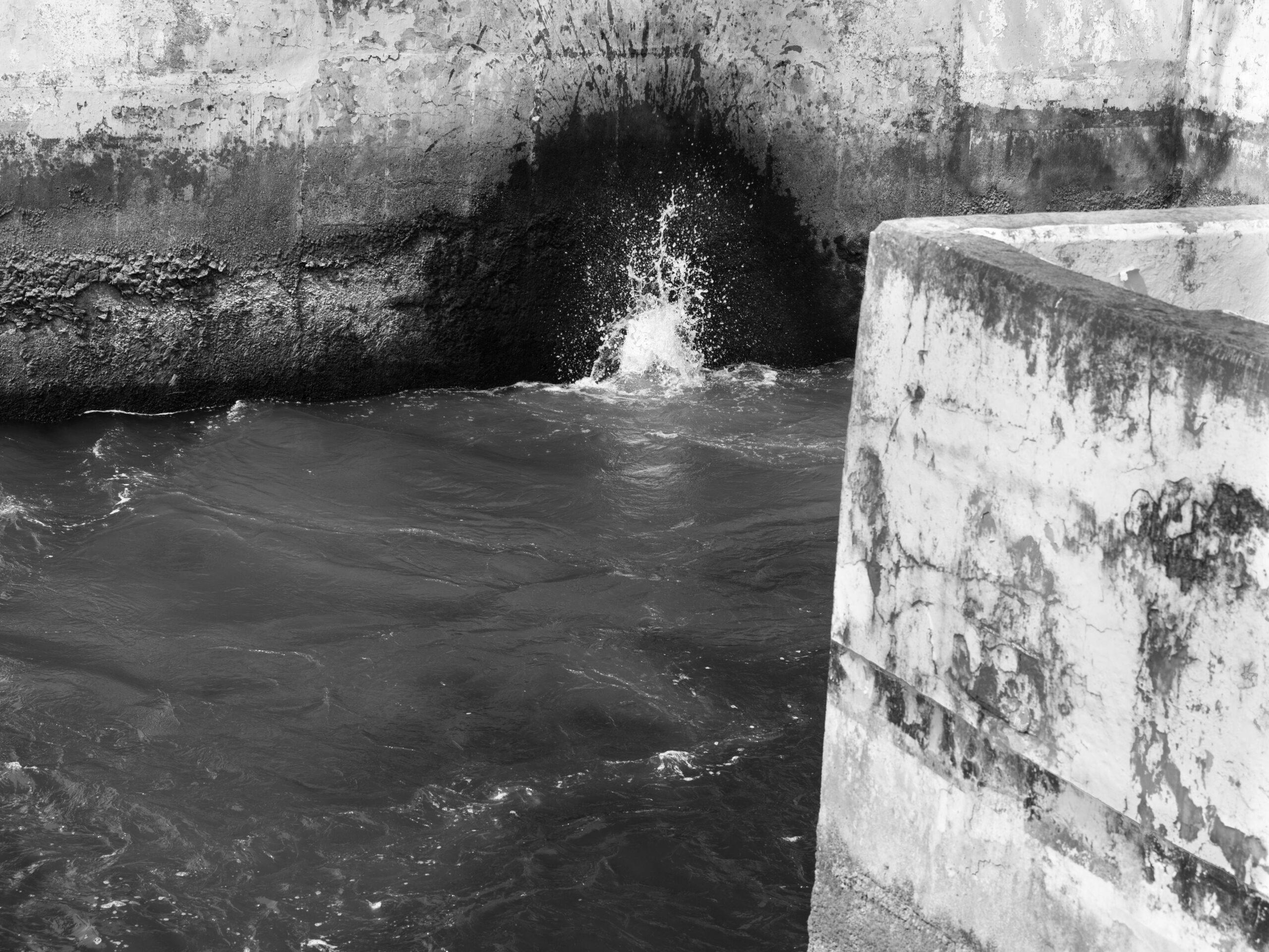 A spray of drinking water at the final phase in the last basin of the Cutzamala system, May 8, 2024.